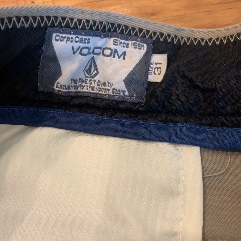 Volcom Shorts - Picture 3 of 3